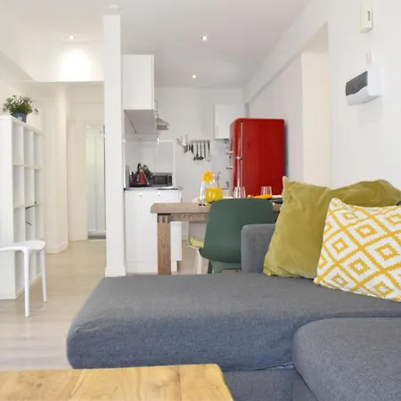 Laura's Cozy * لارنكا