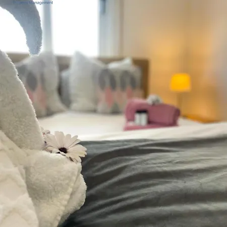 Laura's Cozy * لارنكا